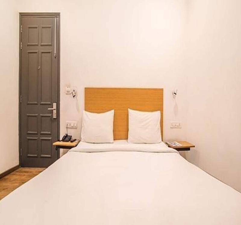 Fabhotel Kingston House — view