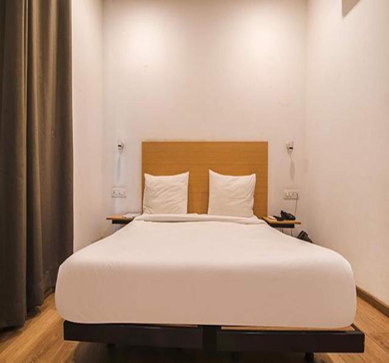 Fabhotel Kingston House image