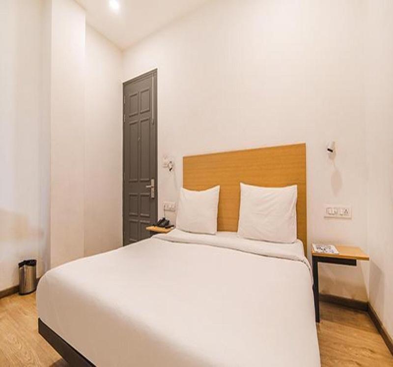 Fabhotel Kingston House image