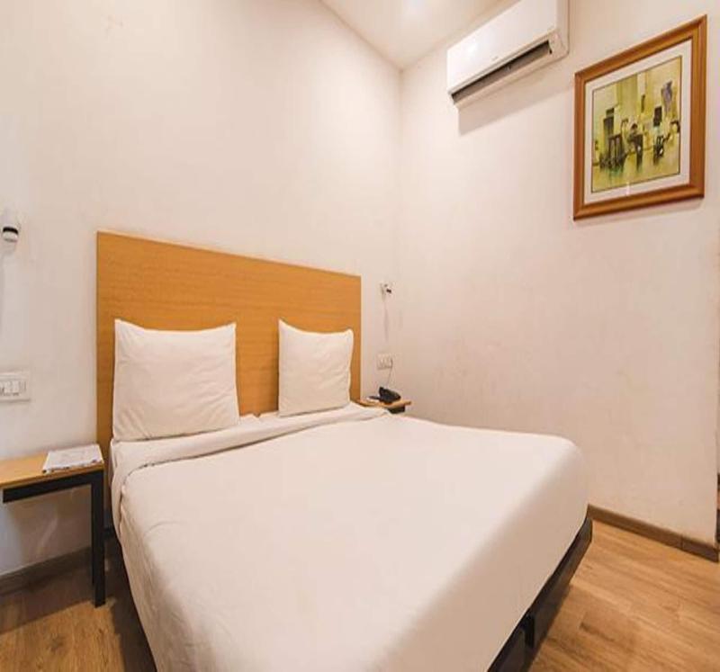 Fabhotel Kingston House image
