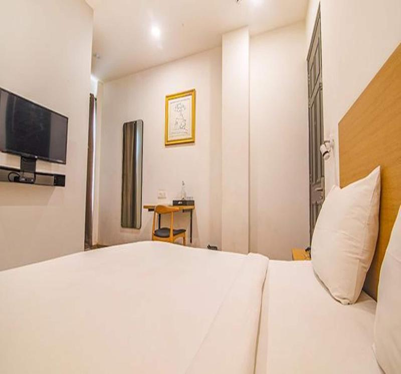 Fabhotel Kingston House image