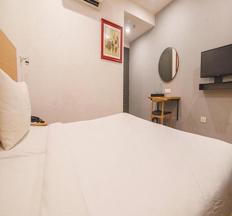 Fabhotel Kingston House image