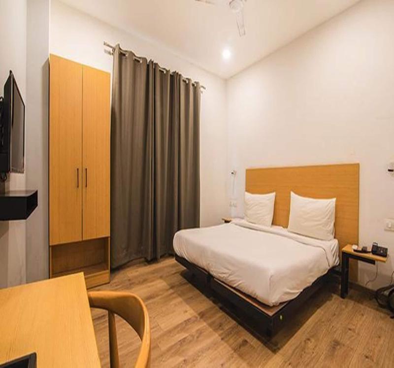 Fabhotel Kingston House image