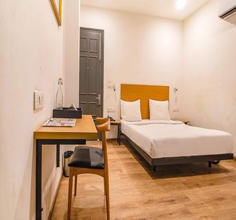 Fabhotel Kingston House image