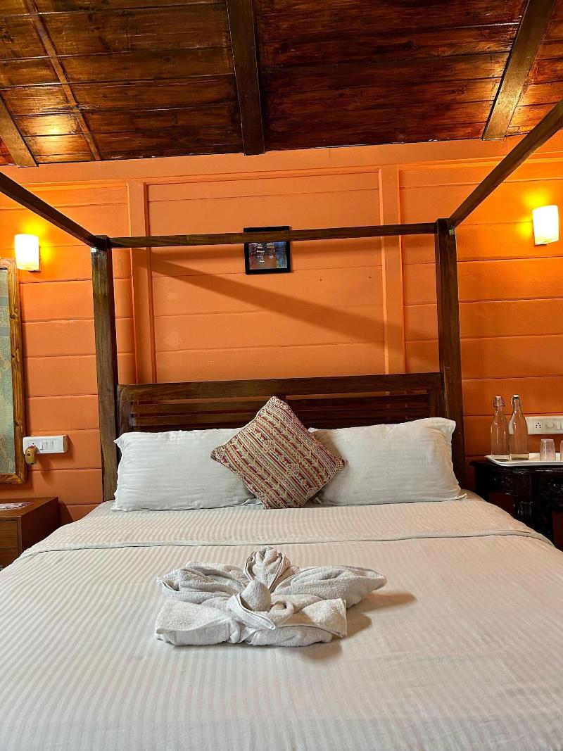 Kings Villa Resort image