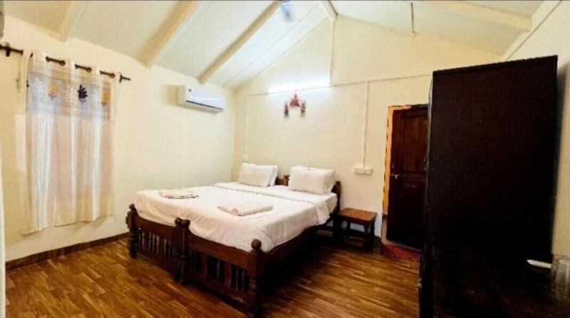 Kings Villa Resort image