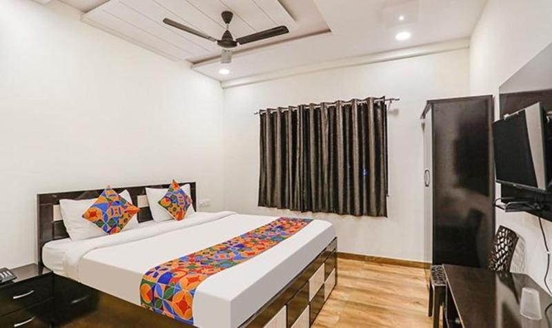 Fabhotel Royal Stay image