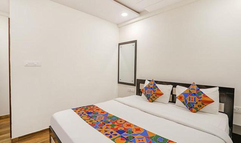 Fabhotel Royal Stay image