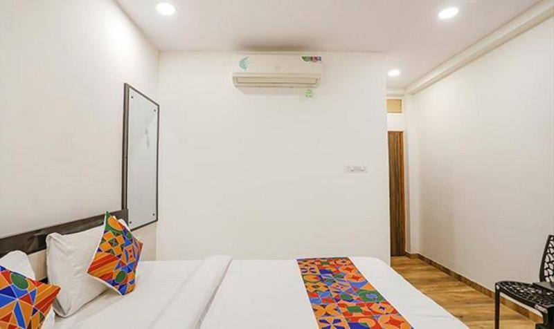 Fabhotel Royal Stay image