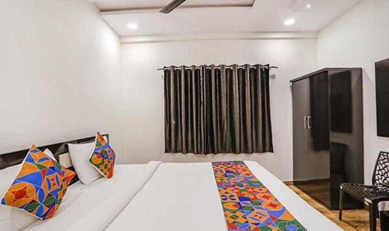Fabhotel Royal Stay image