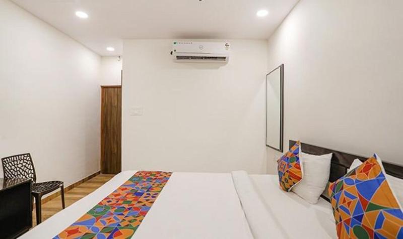 Fabhotel Royal Stay image