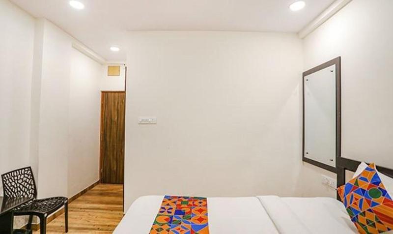Fabhotel Royal Stay image