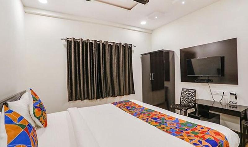 Fabhotel Royal Stay image