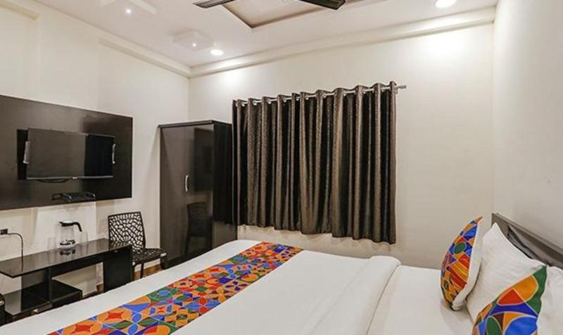 Fabhotel Royal Stay image