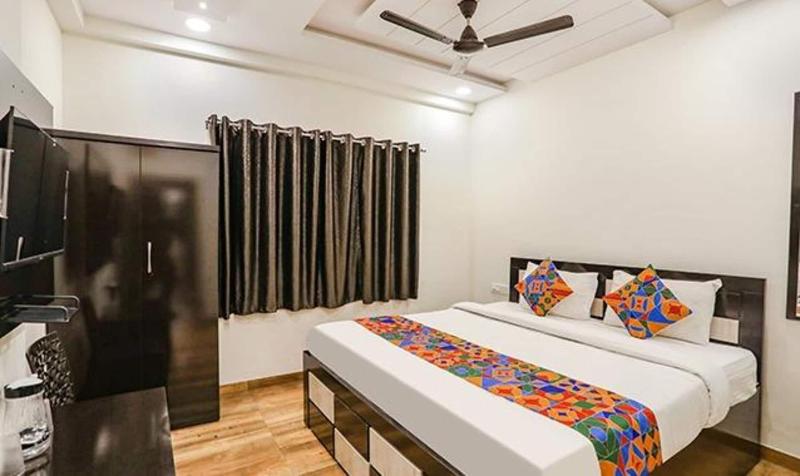 Fabhotel Royal Stay image