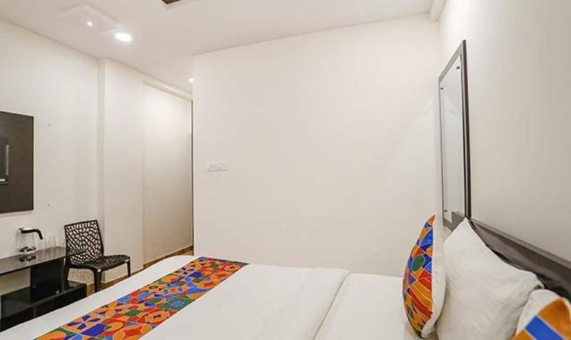 Fabhotel Royal Stay image