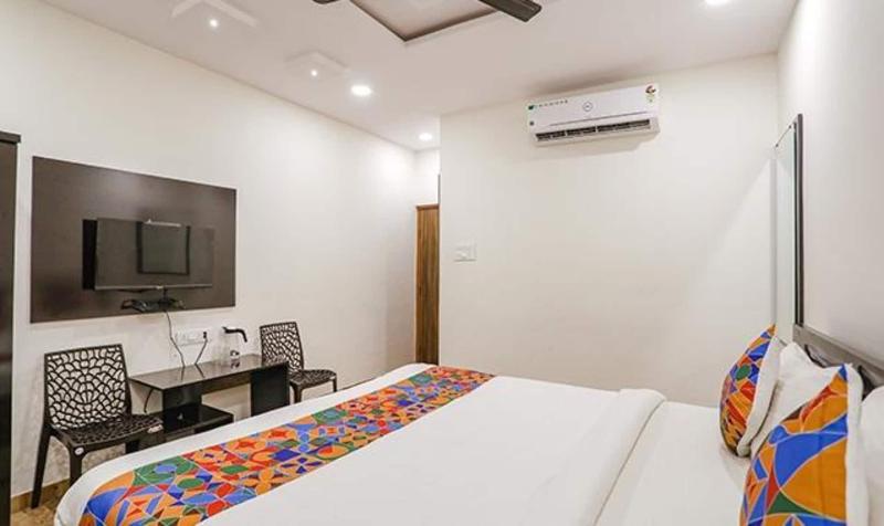 Fabhotel Royal Stay image