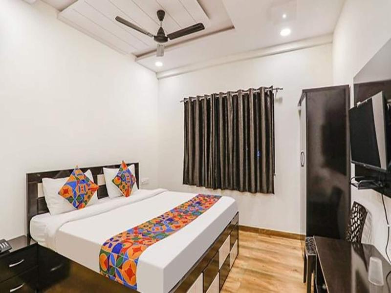 Fabhotel Royal Stay image