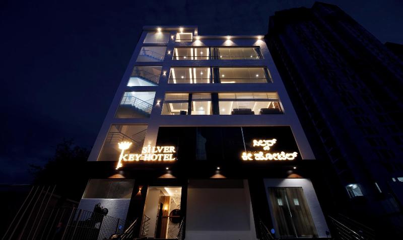 Itsy Hotels Silver Keys image