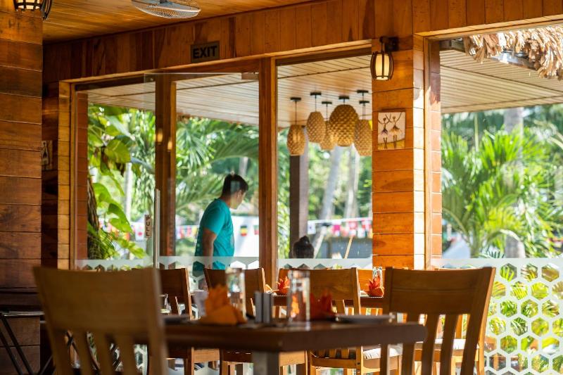 Coral Reef Resort & Spa, Havelock image