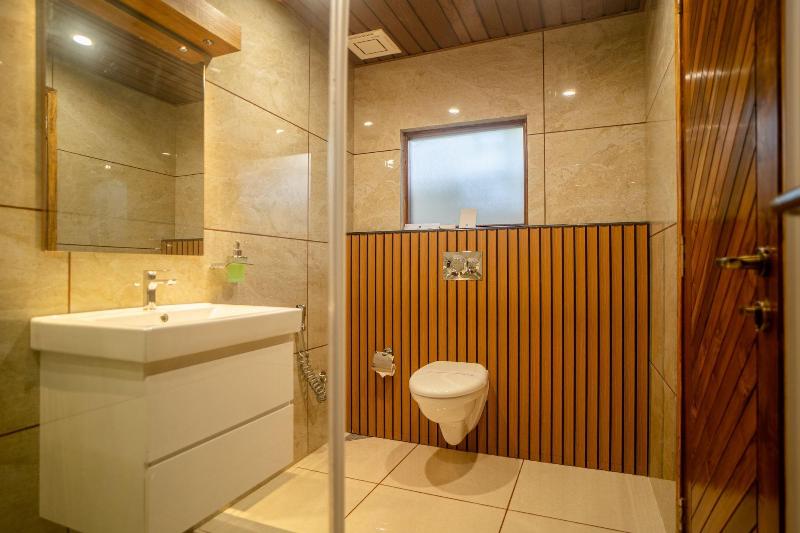 Coral Reef Resort & Spa, Havelock image