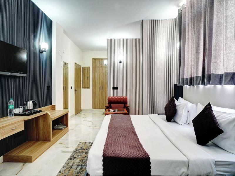 Fabhotel Prime The Rivlet Mg Road image