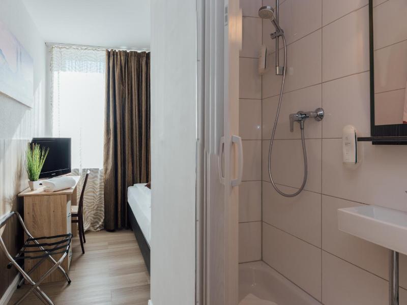 Hotel Hanseat Hamburg image