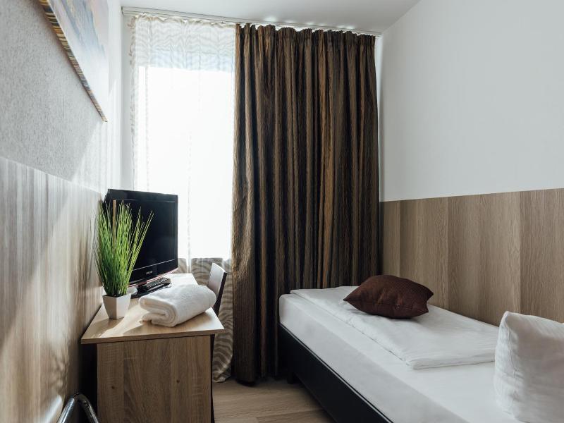 Hotel Hanseat Hamburg image