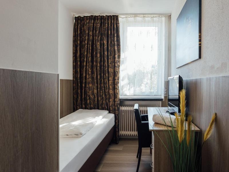 Hotel Hanseat Hamburg image