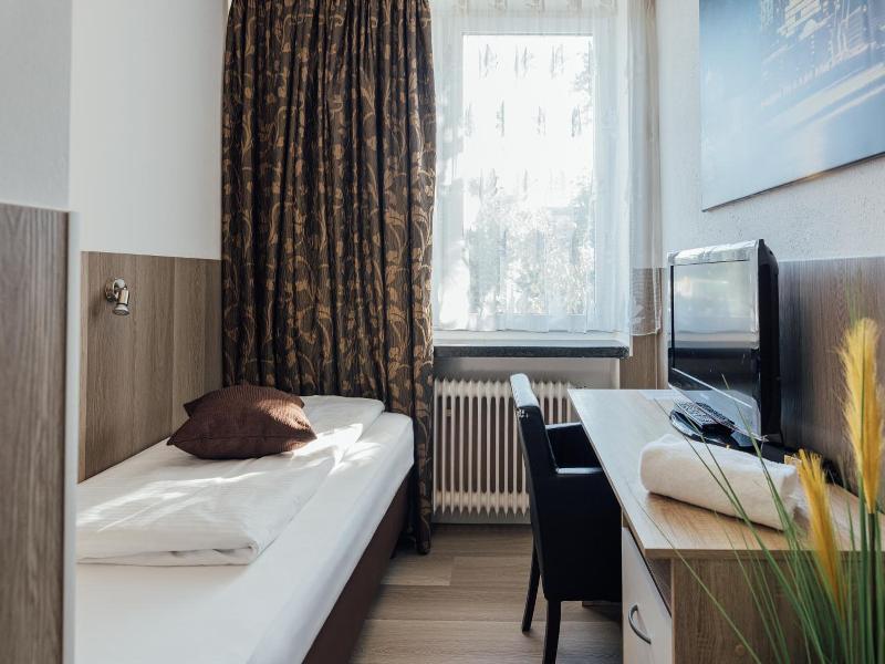 Hotel Hanseat Hamburg image
