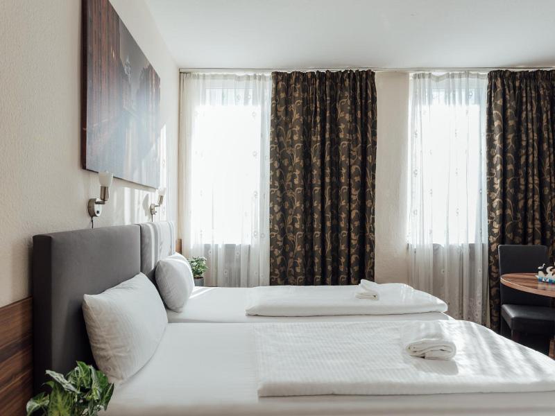 Hotel Hanseat Hamburg image