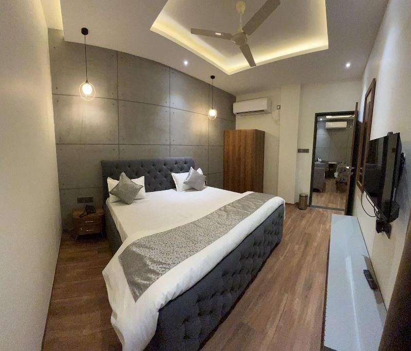Hotel Lunar Stays image