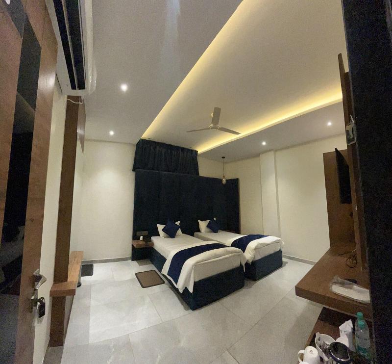 Hotel Lunar Stays image
