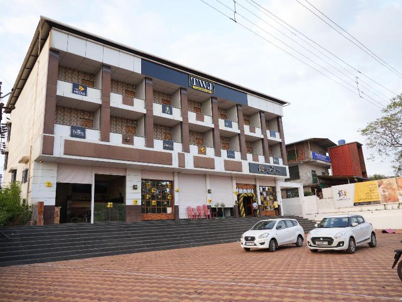 Hotel Nakshtra, Shrungartali — main photo