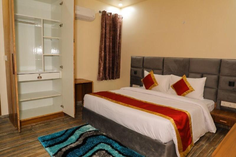 Sarla Hotel Inn image