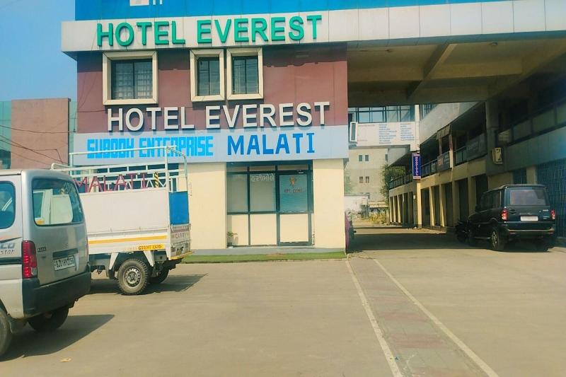 Everest Hotel image