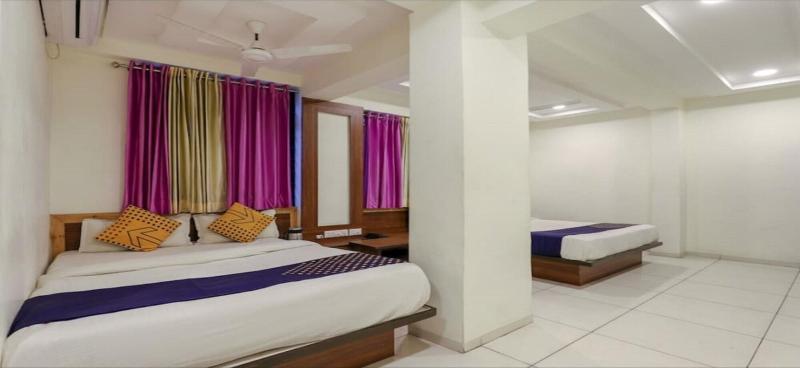 Everest Hotel image