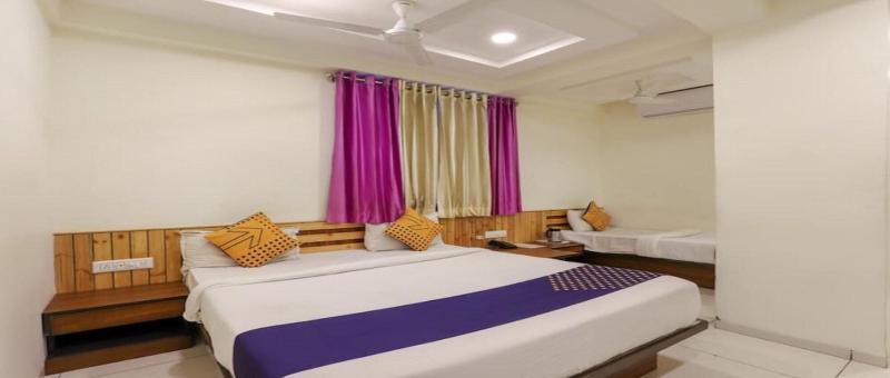 Everest Hotel image
