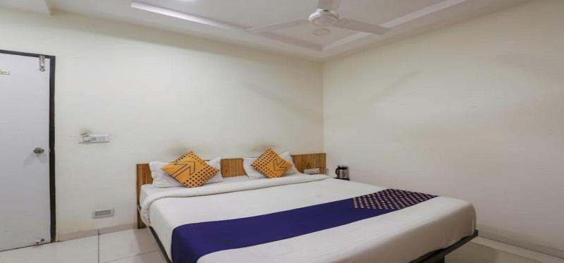 Everest Hotel image