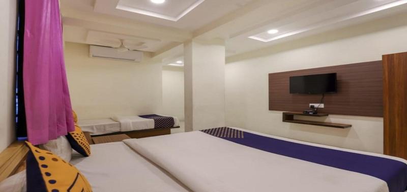 Everest Hotel image