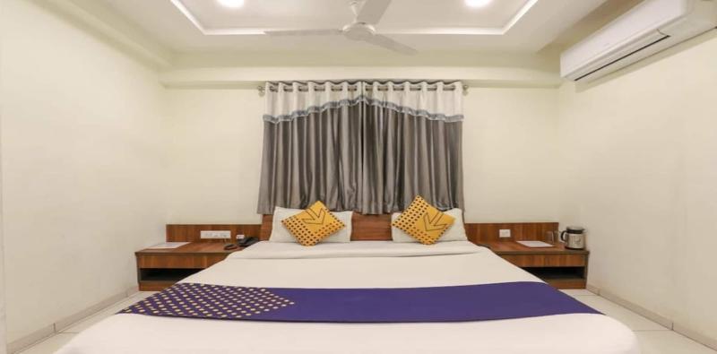 Everest Hotel image