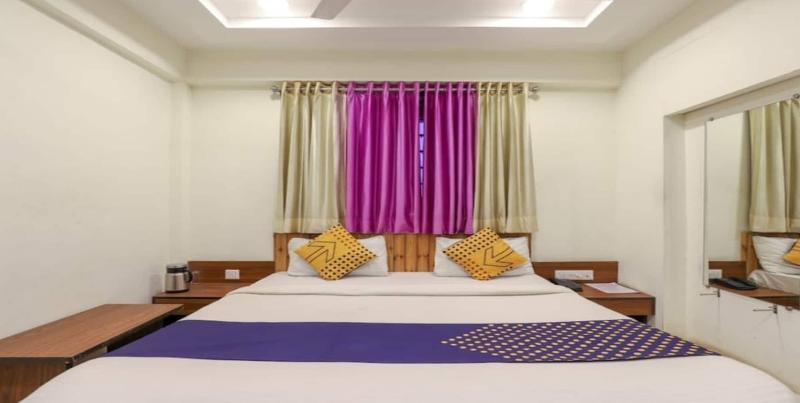 Everest Hotel image