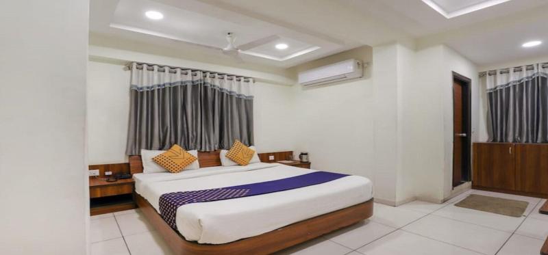 Everest Hotel image