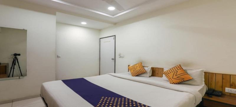 Everest Hotel image