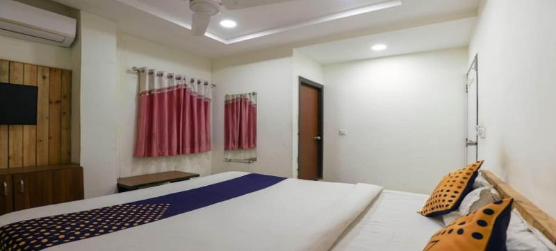 Everest Hotel image
