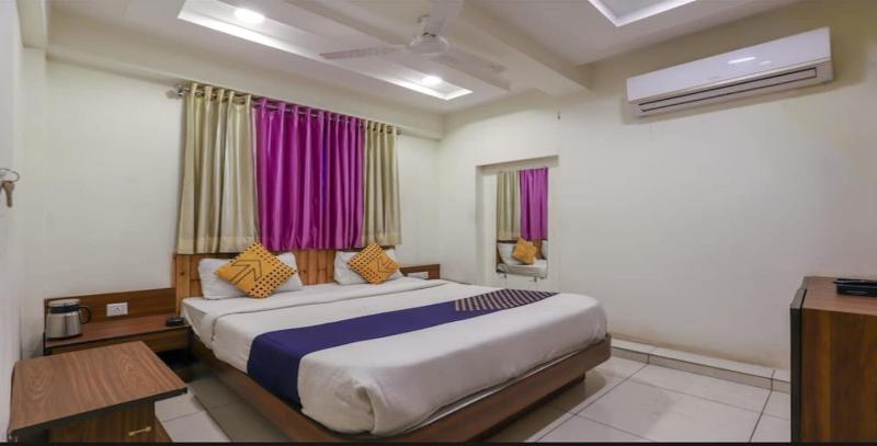 Everest Hotel image