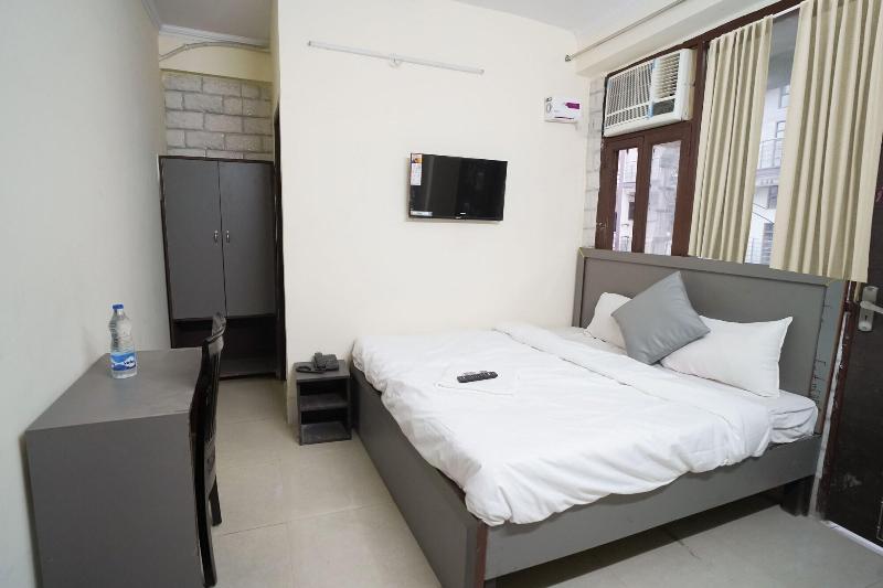 Roomshala 034 Grihum Noida Sector 63 image