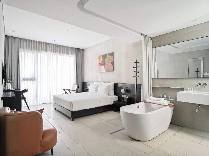 Triple E Hotel Metro Ben Thanh image