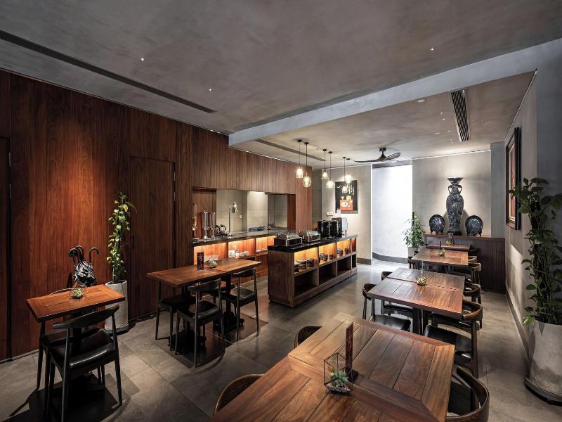 Triple E Hotel Metro Ben Thanh image