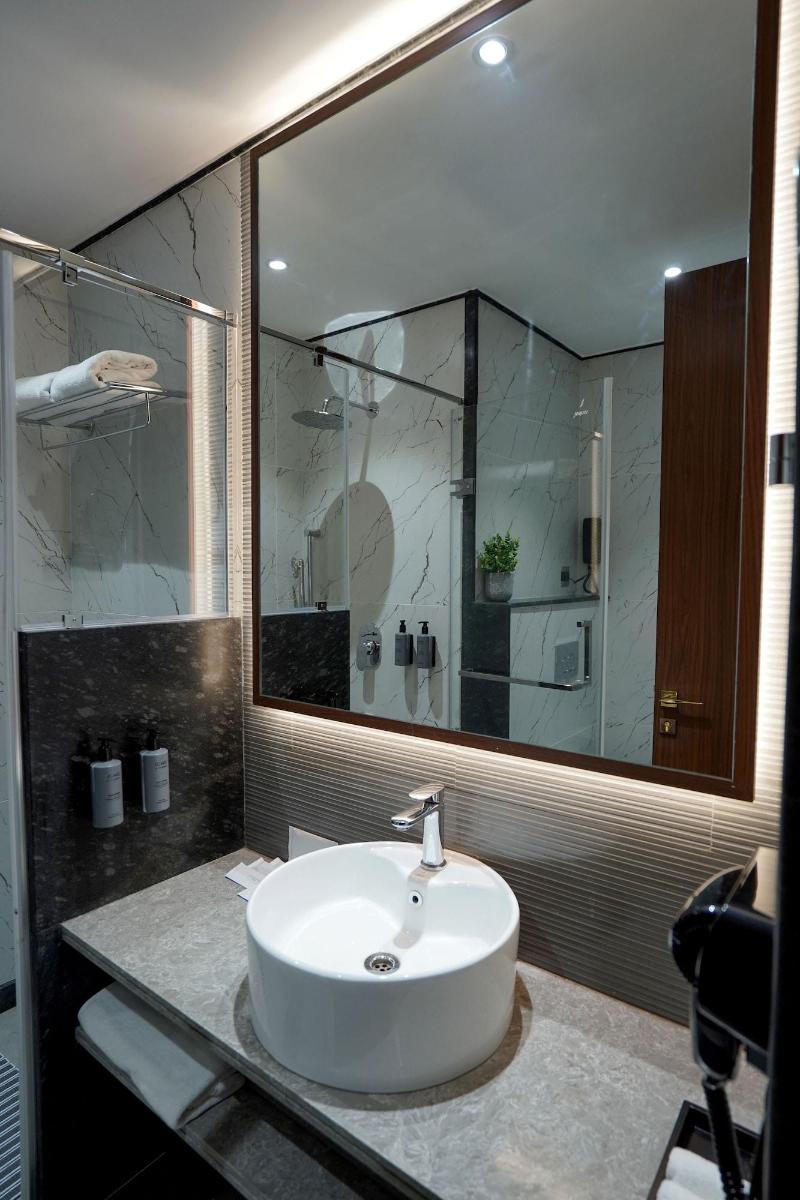 M2 Square By Monday Premium image